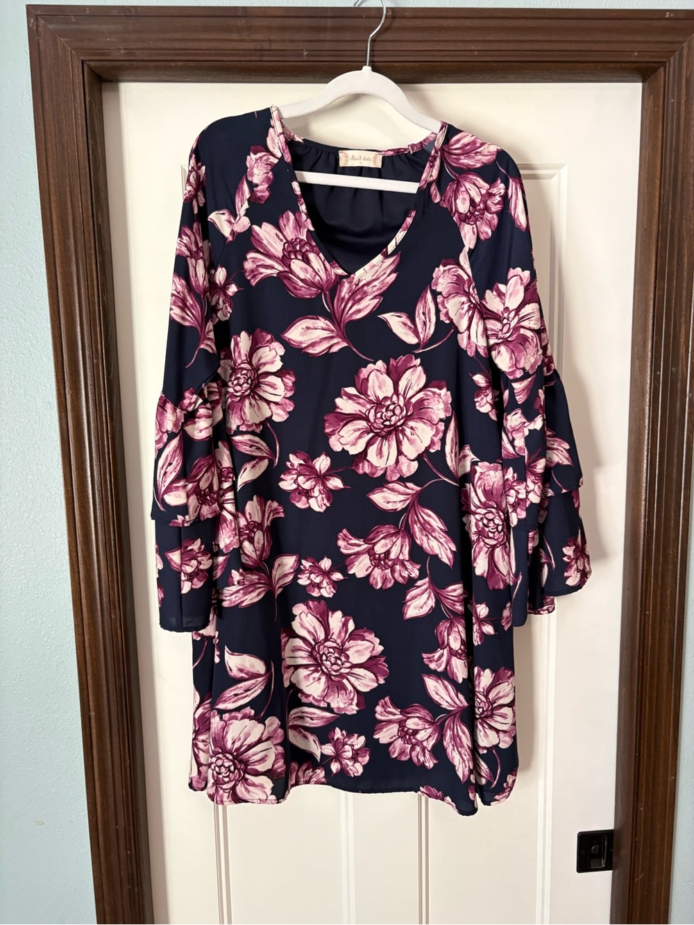 Altar'd State Mardell Bell Sleeve Navy and Fuschia Floral Shift Dress sz Medium